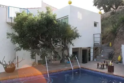 Image de Vue Magique Sur La Baie De Roses et Plage Idyllique