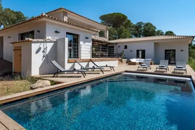 Image de Villa Anaïak 5 chambres, avec piscine, pétanque et plage de Pinarello à pied