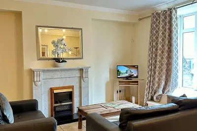 Image de Spacious 4-Bedroom Retreat