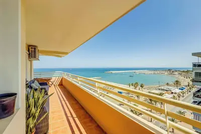 Image de 113 - Beachfront Apartment with Amazing Sea Views and Pool in Fuengirola.