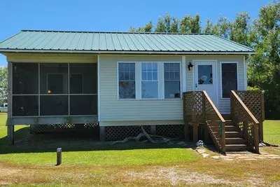 Image de The Pelican Cottage on The Albemarle Sound with waterviews in nearly every room