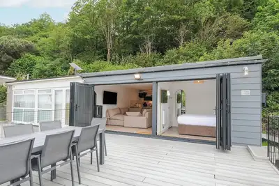 100 Hillside Villas, pet friendly, country holiday cottage in Looe