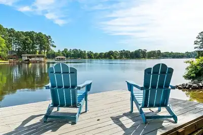 Image de Lake Relaxin` | Fabulous Flat Lot | Great Water View!