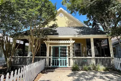 Image de Sail Away | 4 Bikes and Access to Pool + Beach!