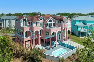 Image de Tickled Pink: Pool | Hot Tub | Elevator | Dogs Ok