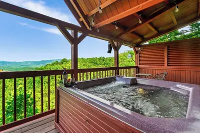Image de *Stunning 2bd Cabin w/ Views! Hot Tub + Fire Pit*