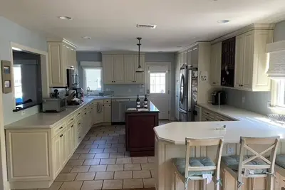 Image de 5 Bedroom house walking distance to beach and town