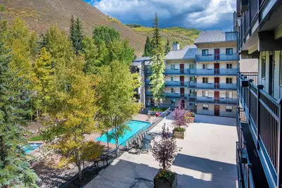 Image de Convenient 2br condo in Lionshead - seasonal pool, 100yds to lift & hot tubs!