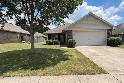 Image de Location! Location! Location! Welcome to Rocket City Central!