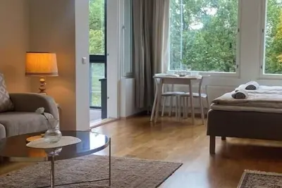 Image de Modern home with a balcony\n