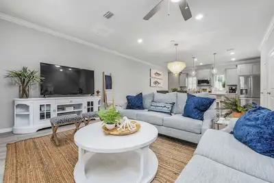 Image de Cozy 3 level townhouse in gated Lost Key community, with all the amenities.