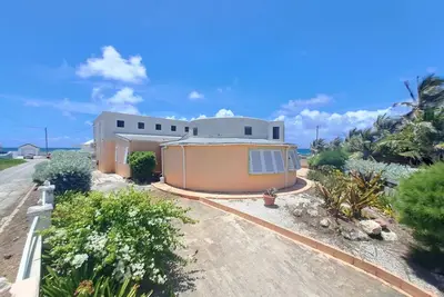 Image de Oceanfront Apartment in Oistins