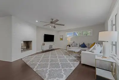Image de Calhoun Clubhouse - 5 Bedroom Split Level Home Near Pinehurst #6 / Firepit