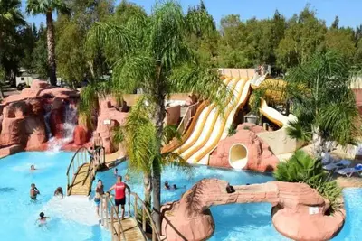 Image de Camping 4 étoiles - Parc aquatique - efaihg