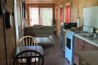 Image de Tiny Bungalow nestled in forest! 20 minutes from downtown San Antonio!