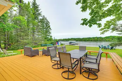 Image de Charming Clam Lake Cottage w/ Dock & Deck!