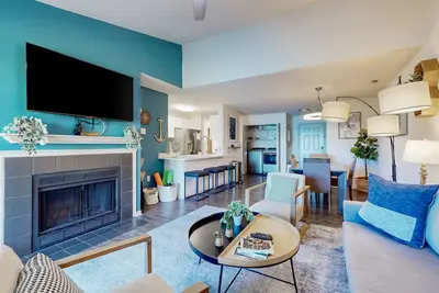 Image de Dog-friendly apartment with boat slip, private W/D and community pool