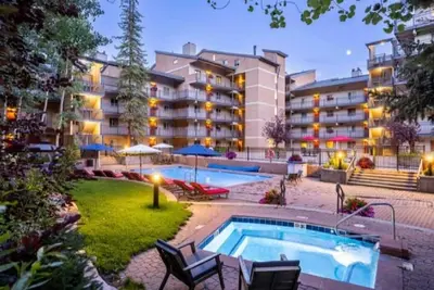 Image de Comfortable 3br in Lionshead Village - summer pool, year-round hot tubs!