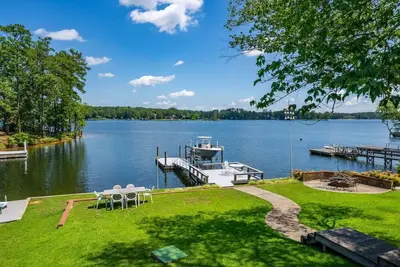Image de Vintage Libby on the Lake | 3 Br | Pet Friendly!