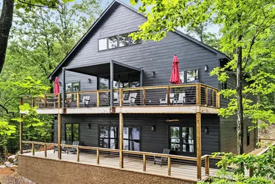 Image de New Construction! 5 bedroom 5 bathroom, private boat slip, 200 ft of shoreline