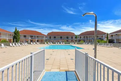 Appartement \"Les Vertmarines\" avec piscine partagée, terrasse privée et Wi-Fi