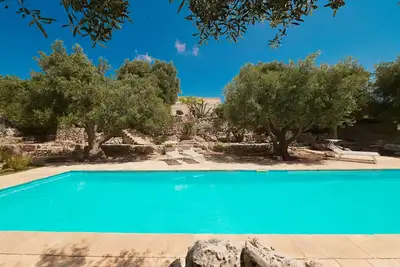 Image de Villa 'Trullo Agapanthus with Panoramic' avec piscine privée, Wi-Fi et climatisation