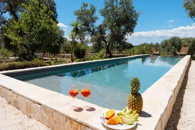 Image de Maison de vacances 'Trulli Kairos' avec piscine privée, Wi-Fi et climatisation