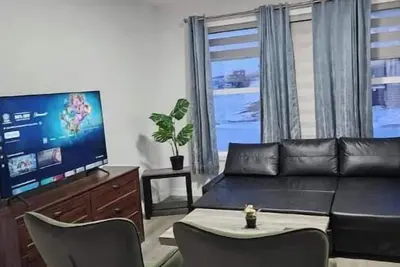 Image de Sleeps 7, spacious and cozy home, self check in.