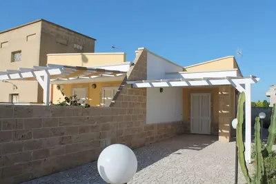 Image de Maison de vacances 'Aries Casa Vacanza' avec terrasse privée, jardin privé et climatisation