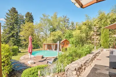 Image de Maison de vacances 'Le Relais Du Menuet' avec vue sur les montagnes, piscine privée et Wi-Fi