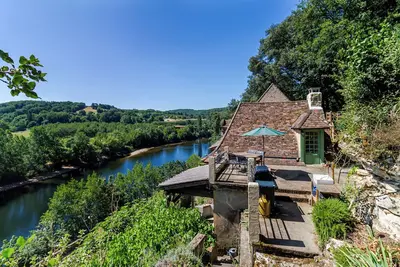 Image de Maison de vacances 'Le Mirador Vue Sur La Dordogne' avec terrasse privée et balcon