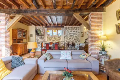 Image de Maison de campagne 'El Mirador Del Gato 2' avec vue sur les montagnes, piscine partagée et Wi-Fi