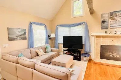 Image de Charming Cape Cod summer house conveniently located  with plenty to offer.