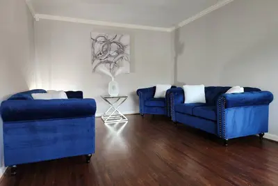 Image de Cute, clean, and cozy minutes to downtown Birmingham. With large kitchen/den.