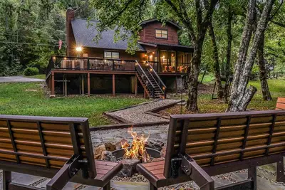 Image de Pure Simple: Pet Friendly, Free Attraction Tickets, Wifi, Firepit, & Hot Tub