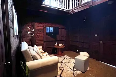 Image de Immerse yourself in the serenity and natural beauty of our cozy mountain cabin
