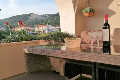 Image de Impeccable 2-Bed Apartment in Rab