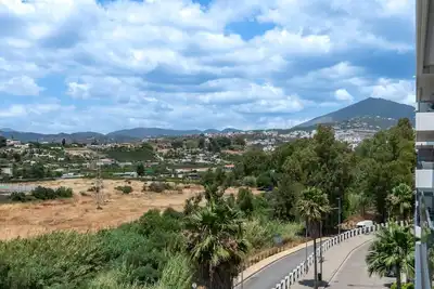 Image de 3 Bdrm Luxury Apt w Rooftop Pool Stunning Views