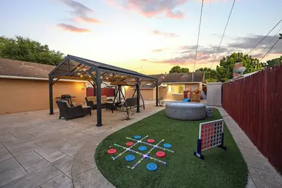 Image de Coastal Home Near Ucsb & Airport + Hot Tub, King Beds, Fast Wifi, Sleeps 6