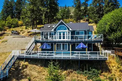 Image de Epic Lake Pend Oreille Home w/ Panoramic Views, Two Decks + Big Waterfront Dock!