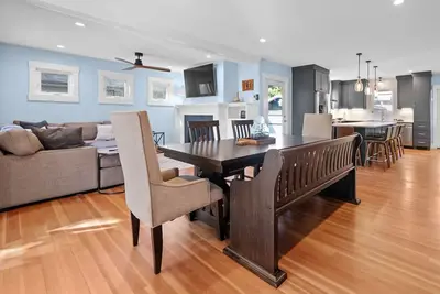 Image de #StayInMyDistrict St. Johns Bungalow