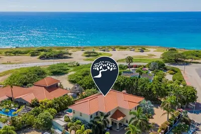 Image de Luxury Beach Front - Seaside Beach House by Bocobay