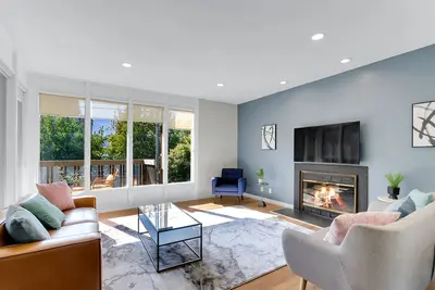 Image de Whole Home Walk to Fred Hutch Quiet 2br