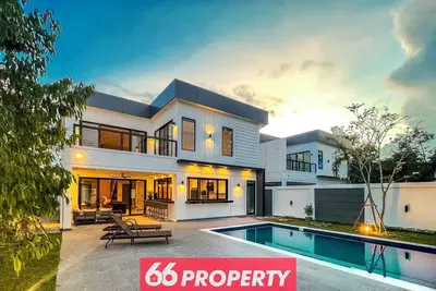 Image de Luxury Villa in Green Community. 10 min from Old City/ Airport.