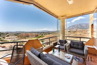 Image de Retraite tranquille avec 2 chambres et 2 salles de bain, piscine, parking Ref058