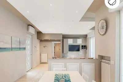 Image de Wonderful penthouse 50 mt from the sea with panoramic views.
