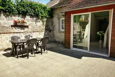 Image de Gîte tout inclus au cœur de Descartes, idéal pour familles, proche sites touristiques, confort assuré