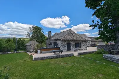 Gîte familial avec jardin, près du Puy-en-Velay et station de ski des Estables