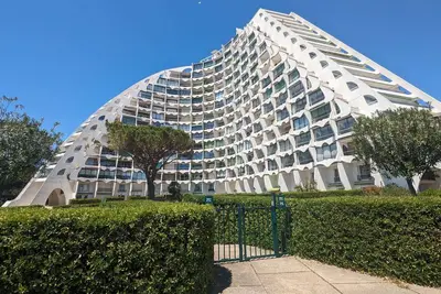 Image de T4 spacieux avec terrasse et vue panoramique, parking inclus