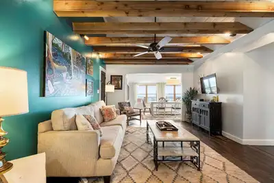 Image de New! ! Peach Bluff House | Hot Tub | Gorgeous Mtn Views! ! | 3 Bed, 2 Bath
